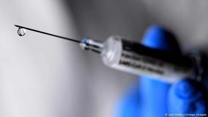 “Погодилися не усі”: на Тернопільщині сформували списки людей, яких вакцинують першими (ВІДЕО)