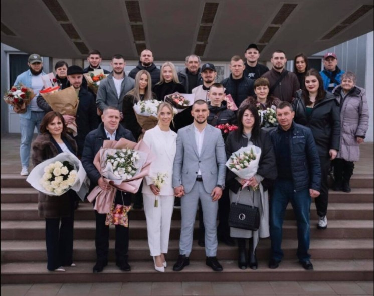 Гірко молодятам: у Тернополі одружився триразовий чемпіон Європи з боксу Віктор Петров (ФОТО)
