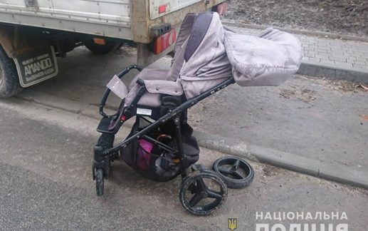 “Через неуважність мами постраждала донька”: у Тернополі водій збив візочок з дитиною (ФОТО)
