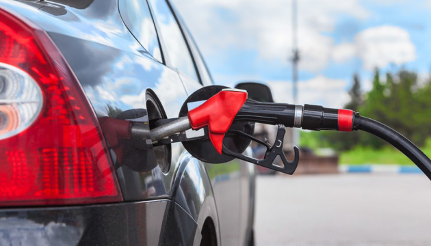 В Україні заправки мають знизити ціни на бензин, дизель та газ