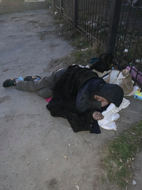 “Її нема кому оплакувати”: у Тернополі жінка померла просто на вулиці (ФОТО)