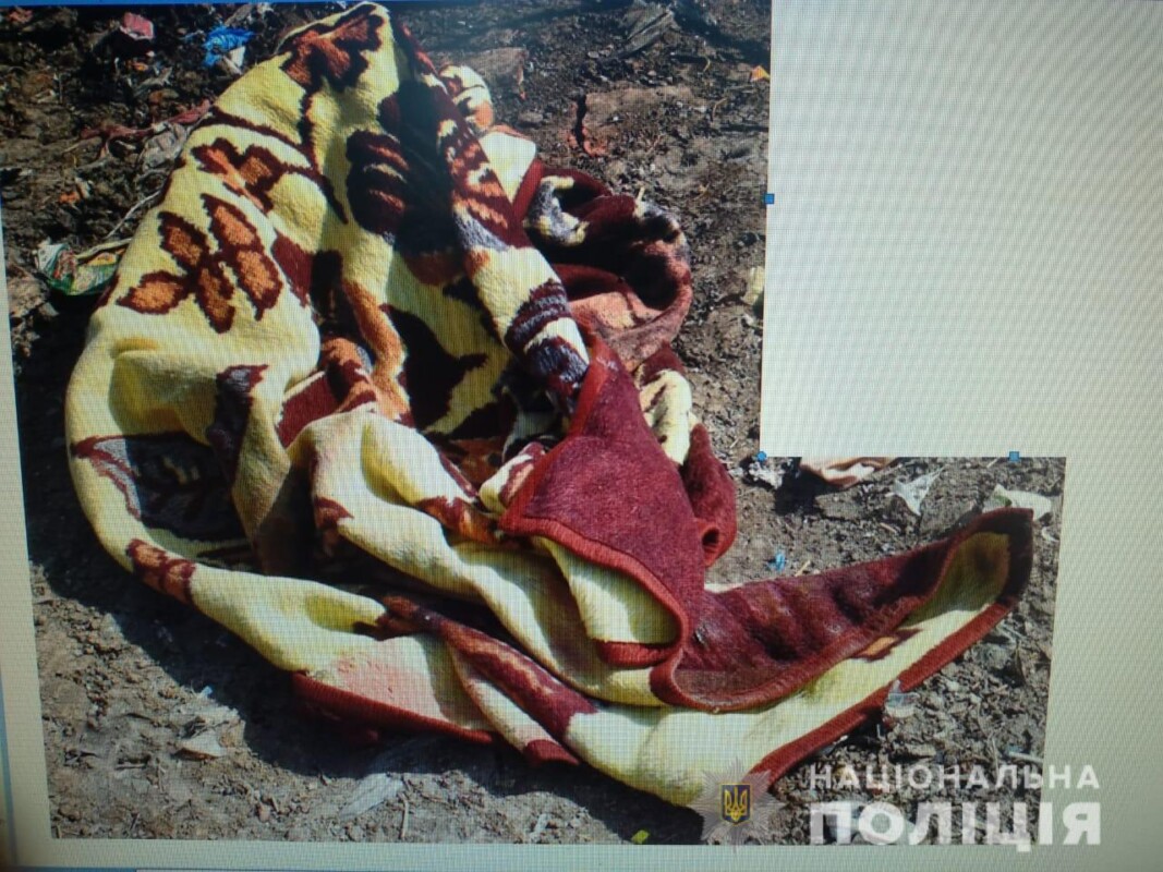 На Тернопільщині на сміттєзвалищі знайшли мертве немовля (ФОТО)