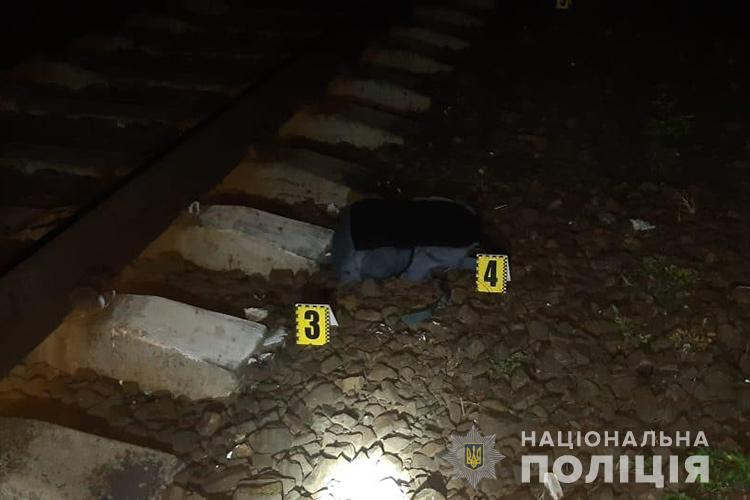 Сидів на колії: біля Тернополя вантажний потяг на смерть збив 22-річного хлопця (ФОТО)