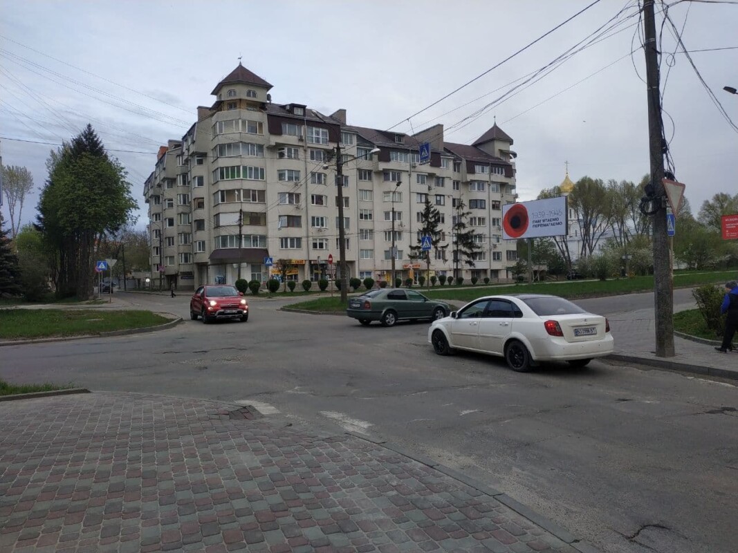 У Тернополі просять розширити проїжджу частину дороги (ФОТО)