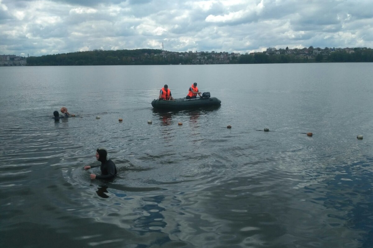 У Тернополі водолази готують “Циганку” до нового купального сезону (ФОТО)