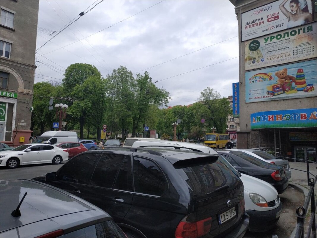 У Тернополі просять заборонити проїзд через центр, бо утворюються затори (ФОТО)