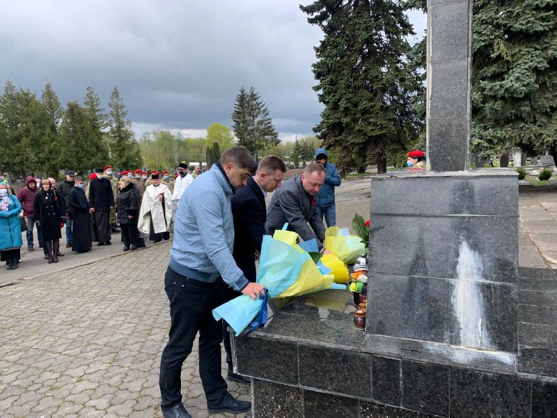 Ніколи знову: у Тернополі вшанували загиблих під час Другої світової війни (фоторепортаж)