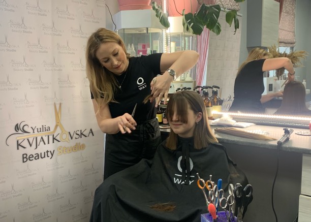 Дівчинка з Бережанщини подарувала своє волосся на перуки для онкохворих діток (ФОТО, ВІДЕО)