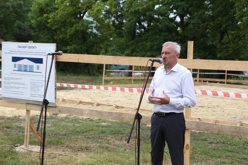 У Настасові відбулась історична подія: представники влади разом з жителями заклали перший камінь у будову майбутньої амбулаторії (ВІДЕО)