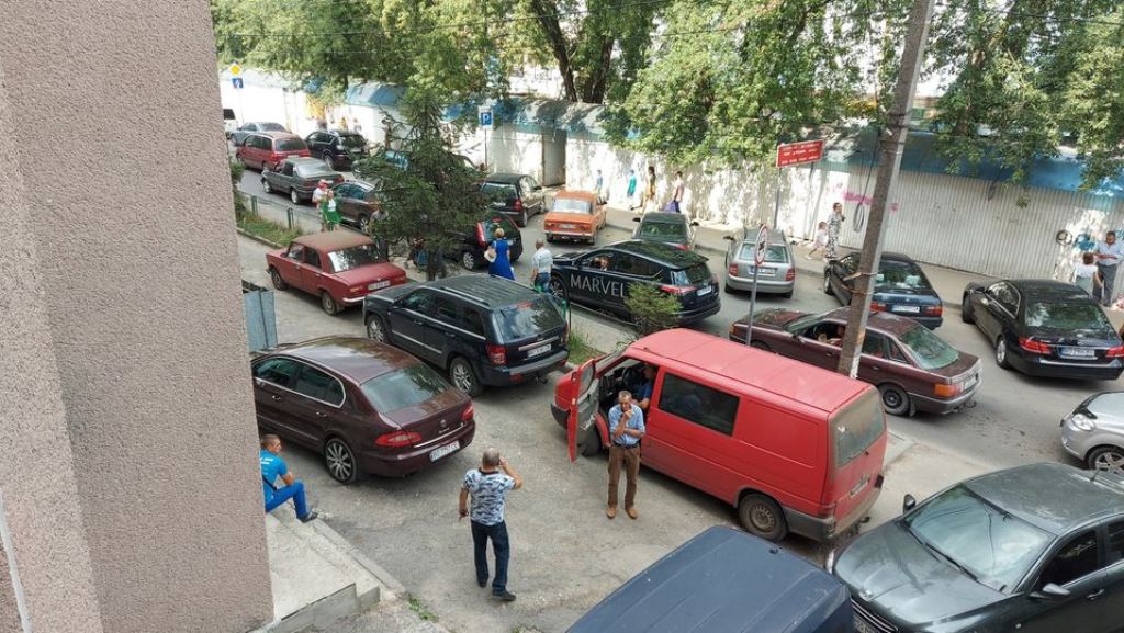 “Де хочу, там і паркуюсь”: гасло багатьох водіїв Тернополя (ФОТО)