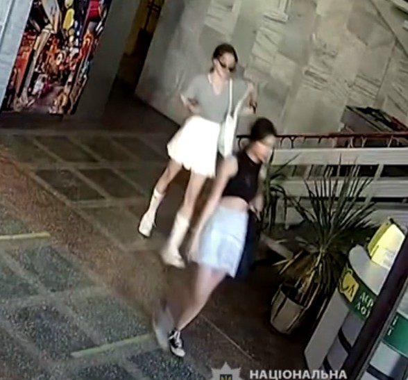 У Тернополі розшукують двох дівчат та хлопця, які можуть бути причетні до крадіжки (ВІДЕО)