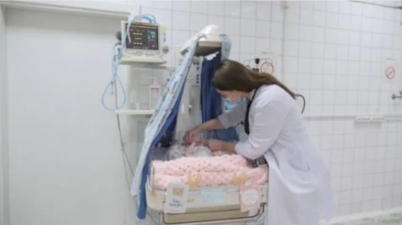 Крихітка важила лише 560 грам: тернопільські медики понад два місяці боролися за життя немовляти