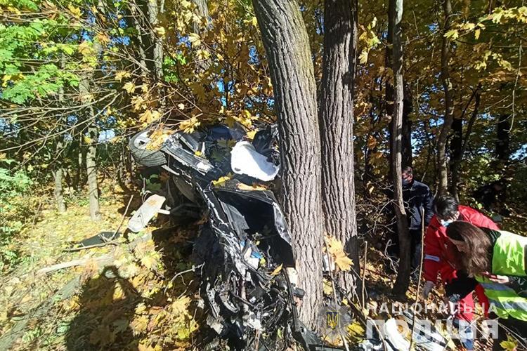 Пасажирка загинула, водій без свідомості: смертельна аварія біля Озерної (ФОТО)