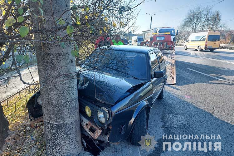 “ГАЗ, КамАЗ і ВАЗ”: на Теребовлянщині зіткнулися три автомобілі, є потерпілі (ФОТО)