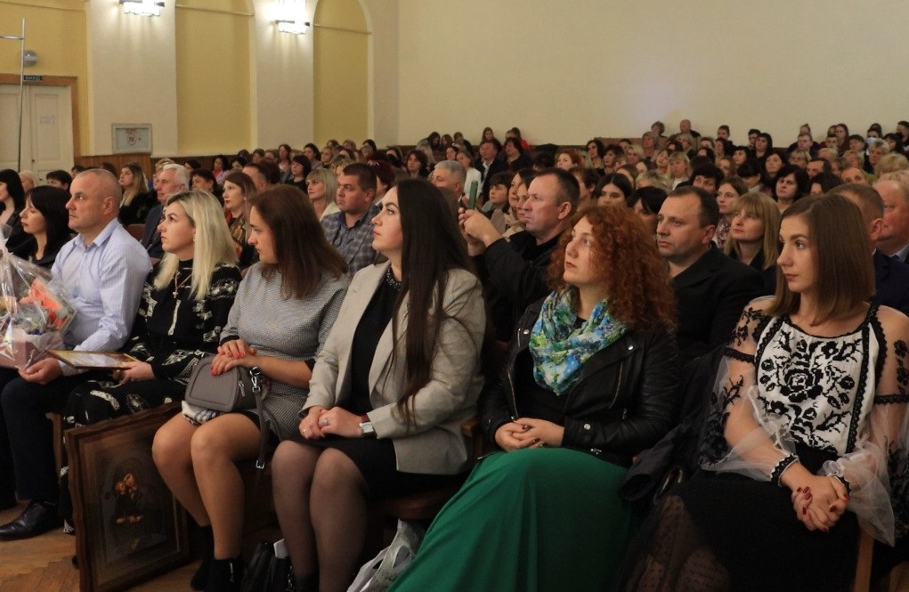 На Тернопільщині відбулись урочистості з нагоди прийдешнього Дня працівника освіти (ВІДЕО)