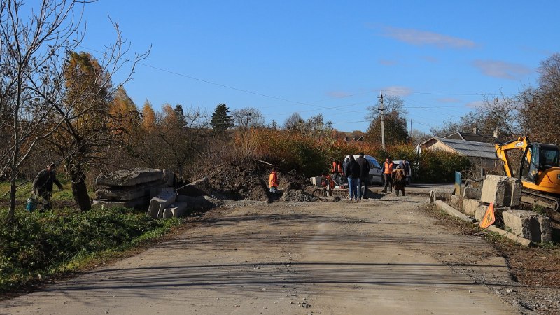 На Бережанщині ремонтують аварійний міст (ВІДЕО)