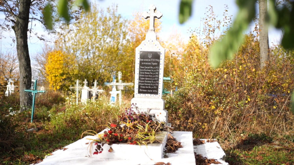 У селі на Лановеччині відновлюють могилу загиблих воїнів УПА