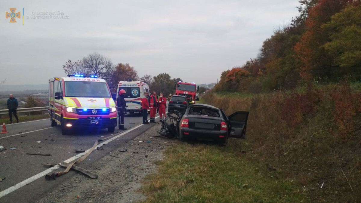 Жахлива аварія на трасі Тернопіль — Львів: двоє людей загинули