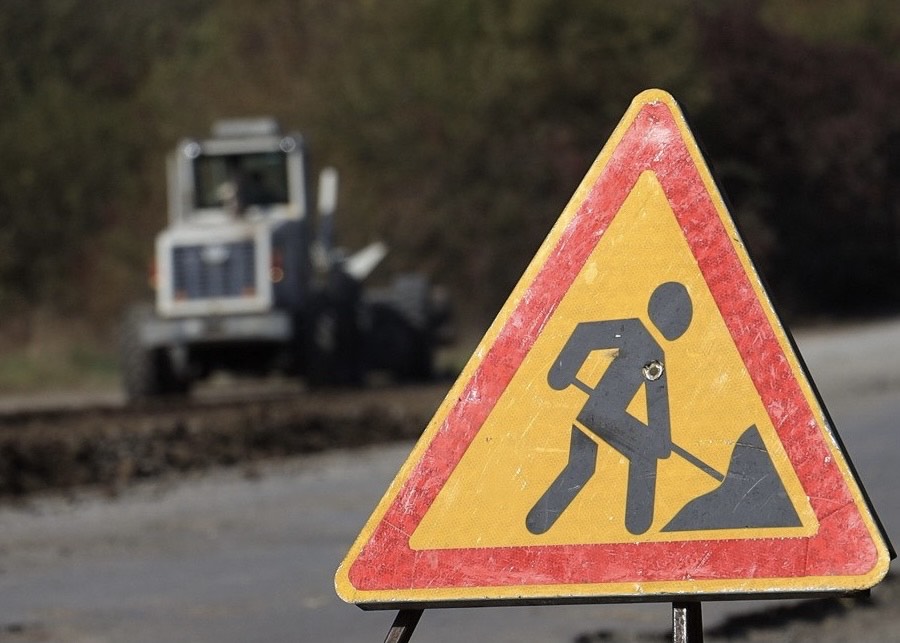 «Ремонту не було більше 30-ти років»: на Борщівщині відновлюють знищену дорогу (ВІДЕО)