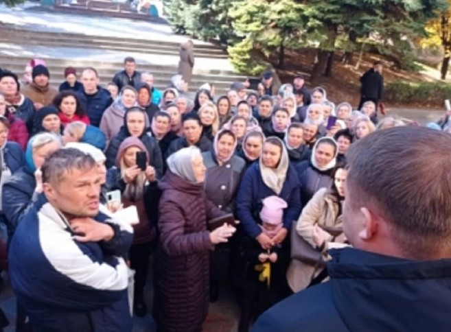 В Україні православних антивакцинаторів запросили на екскурсію в COVID-палати