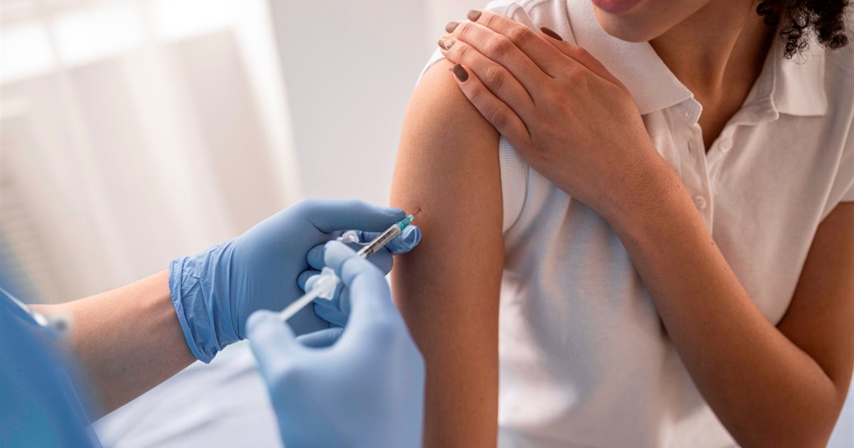 Українцям доведеться вакцинуватися від коронавірусу щороку – МОЗ