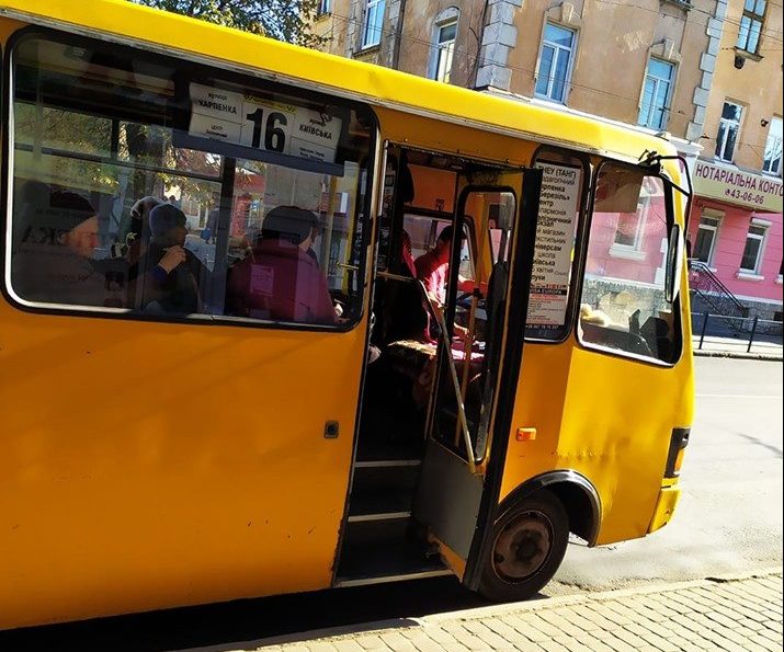 Перелік терміналів, де в Тернополі можна купити проїзний квиток на громадський транспорт: адреси