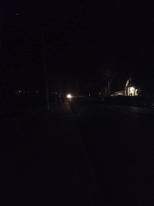 “Темні романтичні вечори”: Через відсутність вуличного освітлення жителі Монастириська ходять у суцільній темряві (ФОТО)
