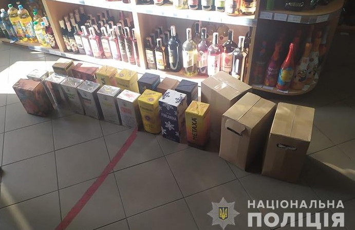 У Козовій в магазині виявили 78 літрів немаркованих алкогольних напоїв (ФОТО, ВІДЕО)