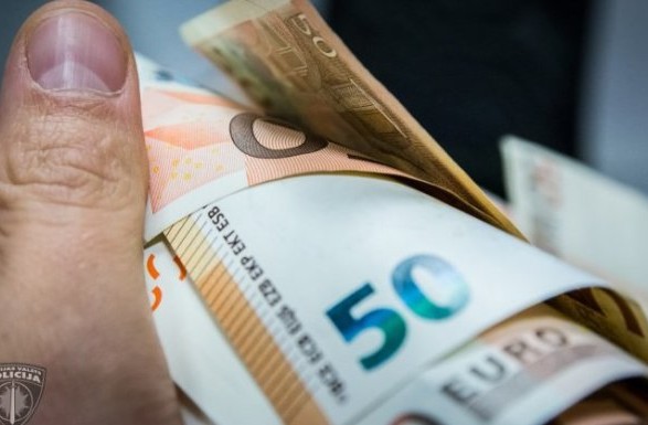 Понад 1000 євро хабара отримав тернополянин за вплив на депутатів міськради