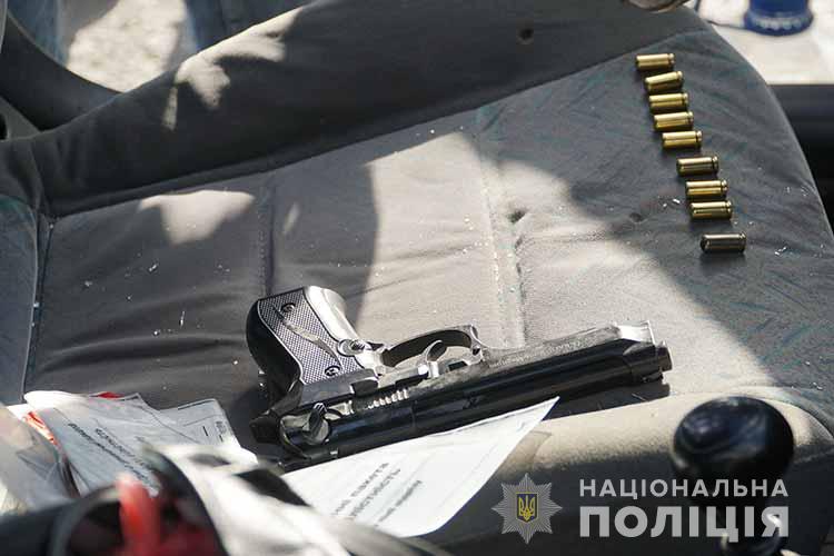 Зброя і товару на три мільйони: на Тернопіллі затримали банду наркоторговців (ФОТО, ВІДЕО)