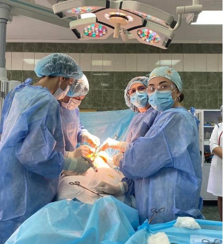 У Тернополі провели унікальну операцію: восьмий кесарів розтин у одної жінки (ФОТО)